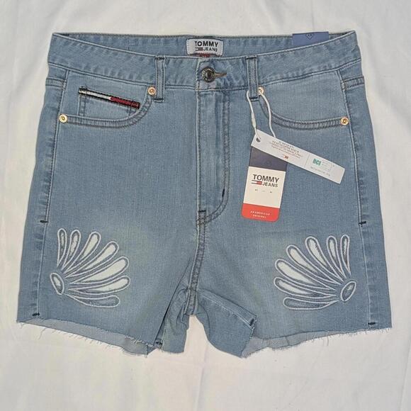 Tommy Jeans Women’s High Rise Embroidered Denim Shorts 28 NWT Light Wash Raw Hem - Picture 1 of 6